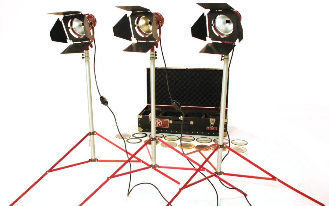Used Mole-Teenie-Weenie 600 watt 3-light Kit with stands and case For Sale